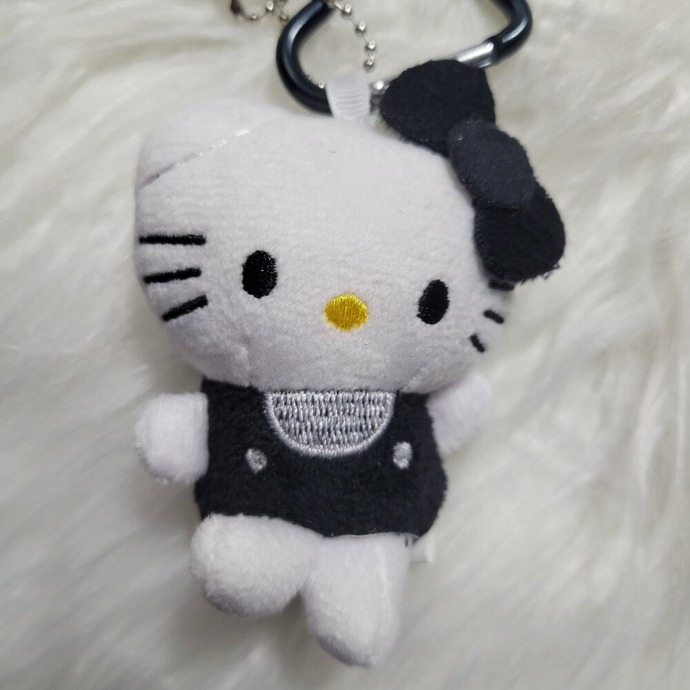 Hello Kitty Plush Keychain - Picture 4 of 5
